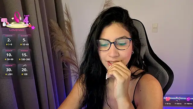 chloebum  online show from May 29, 2026, 10:54 am