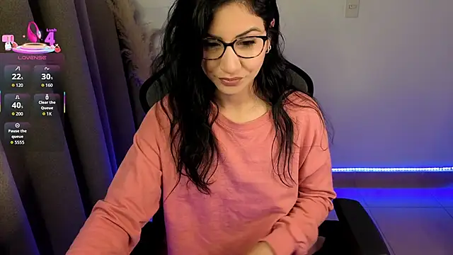 chloebum  online show from May 13, 2026, 11:06 am