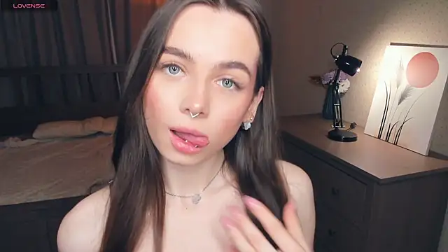 YvonneRobes online show from March 13, 2026, 7:08 pm