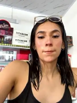 lunaluxury22 online show from May 22, 2026, 1:42 pm