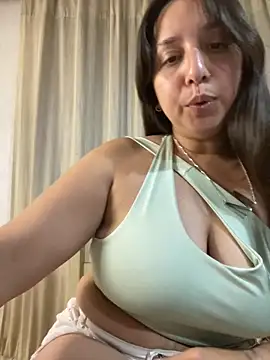 Soy maiaa4 online show from February 14, 2026, 2:23 am