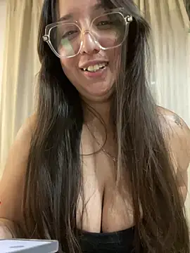 Soy maiaa4 online show from February 13, 2026, 5:18 am