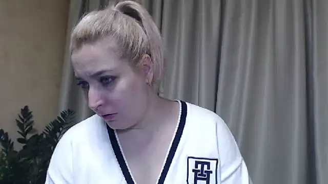 Snapshot of sweetpussy13 chatting on February 5, 2025, 7:07 am sweetpussy13 online show from February 5, 2025, 7:07 am