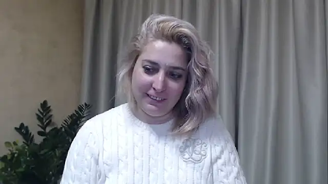 Snapshot of sweetpussy13 chatting on February 9, 2025, 9:47 am sweetpussy13 online show from February 9, 2025, 9:47 am