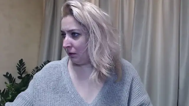 Snapshot of sweetpussy13 chatting on February 13, 2025, 6:52 am sweetpussy13 online show from February 13, 2025, 6:52 am