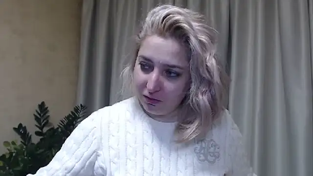 Snapshot of sweetpussy13 chatting on February 9, 2025, 6:43 am sweetpussy13 online show from February 9, 2025, 6:43 am
