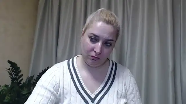 Snapshot of sweetpussy13 chatting on March 9, 2025, 9:57 am sweetpussy13 online show from March 9, 2025, 9:57 am