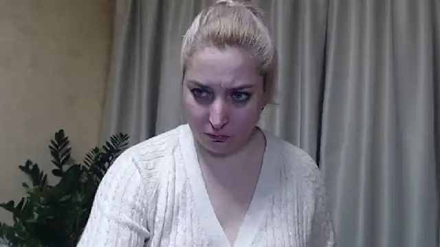 Snapshot of sweetpussy13 chatting on February 12, 2025, 10:03 am sweetpussy13 online show from February 12, 2025, 10:03 am