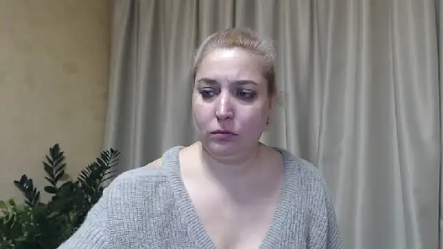Snapshot of sweetpussy13 chatting on February 8, 2025, 10:07 am sweetpussy13 online show from February 8, 2025, 10:07 am