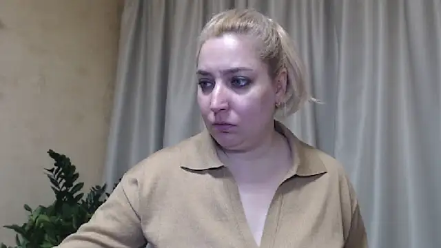 Snapshot of sweetpussy13 chatting on March 15, 2025, 6:36 am sweetpussy13 online show from March 15, 2025, 6:36 am
