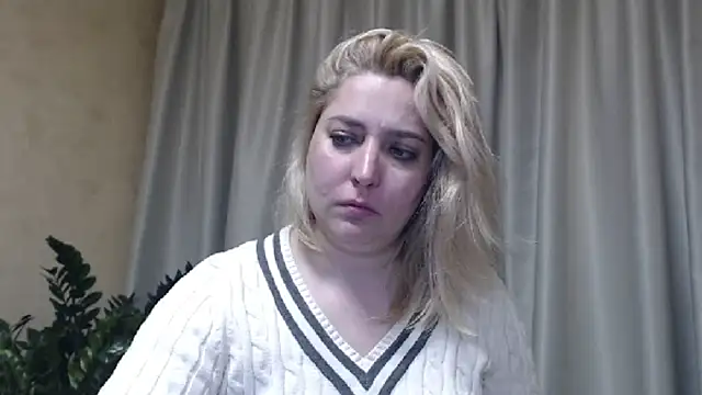 Snapshot of sweetpussy13 chatting on March 20, 2025, 10:32 am sweetpussy13 online show from March 20, 2025, 10:32 am