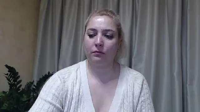 Snapshot of sweetpussy13 chatting on March 7, 2025, 9:07 am sweetpussy13 online show from March 7, 2025, 9:07 am