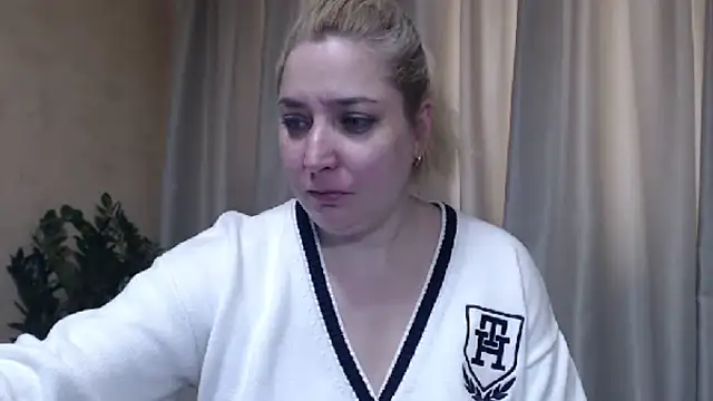 Snapshot of sweetpussy13 chatting on March 1, 2026, 7:08 am sweetpussy13 online show from March 1, 2026, 7:08 am