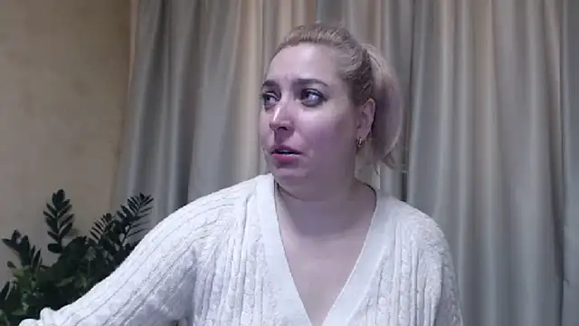 Snapshot of sweetpussy13 chatting on February 12, 2025, 7:02 am sweetpussy13 online show from February 12, 2025, 7:02 am