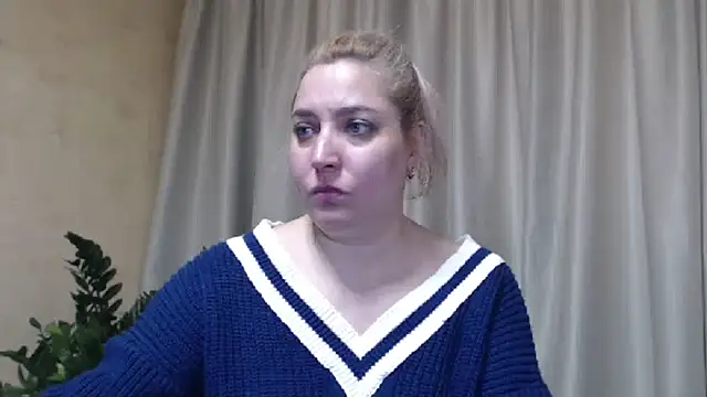 Snapshot of sweetpussy13 chatting on February 22, 2025, 9:56 am sweetpussy13 online show from February 22, 2025, 9:56 am