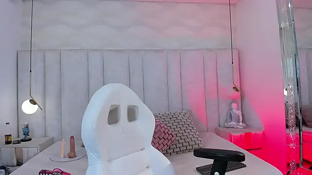 im ariana  online show from February 23, 2026, 4:25 am