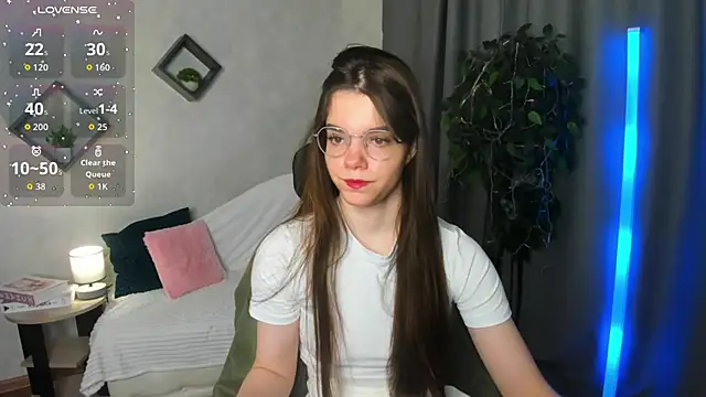 miss  evelyne online show from December 23, 2025, 1:38 am