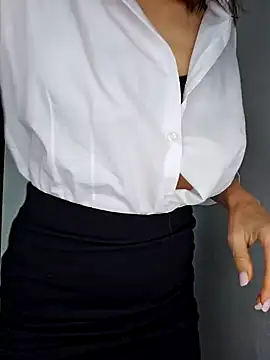 Snapshot of Lovebackground chatting on October 14, 2025, 8:37 am Lovebackground online show from October 14, 2025, 8:37 am