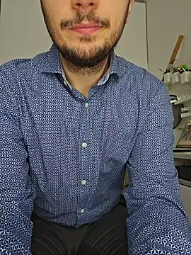 Lovebackground online show from January 15, 2026, 9:23 am