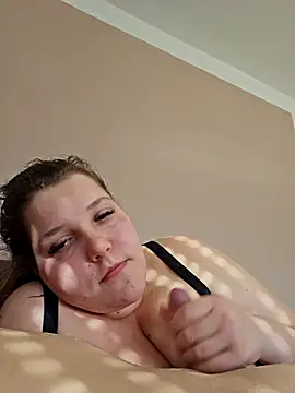 Snapshot of leyaDeea chatting on February 16, 2026, 12:26 pm leyaDeea online show from February 16, 2026, 12:26 pm