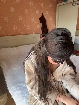 SilkyMira online show from April 9, 2026, 10:10 am