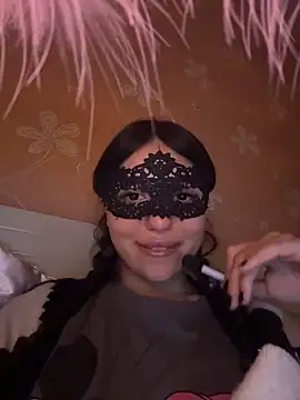 SilkyMira online show from March 18, 2026, 7:37 pm