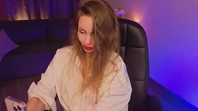 Snapshot of Vivien_Star chatting on December 16, 2025, 5:44 am Vivien Star online show from December 16, 2025, 5:44 am