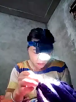 honey-kis online show from December 17, 2025, 11:59 am