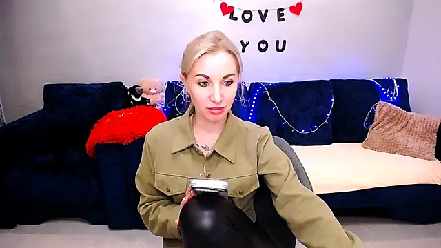 Snapshot of Hanna--Sweet chatting on April 27, 2026, 11:08 am Hanna--Sweet online show from April 27, 2026, 11:08 am