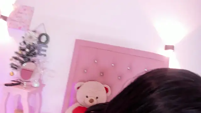 Snapshot of antonellarousee chatting on January 6, 2026, 12:09 pm antonellarousee online show from January 6, 2026, 12:09 pm