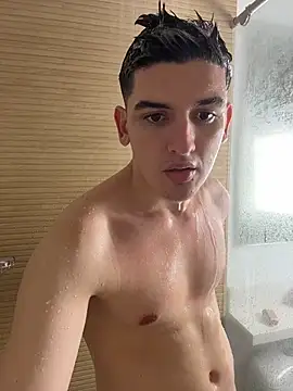 Snapshot of Valentino_ceratti chatting on December 19, 2025, 11:07 pm Valentino ceratti online show from December 19, 2025, 11:07 pm