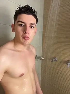 Snapshot of Valentino_ceratti chatting on December 22, 2025, 2:55 am Valentino ceratti online show from December 22, 2025, 2:55 am