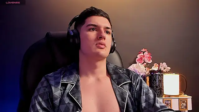 Snapshot of Valentino_ceratti chatting on February 19, 2026, 3:14 am Valentino ceratti online show from February 19, 2026, 3:14 am