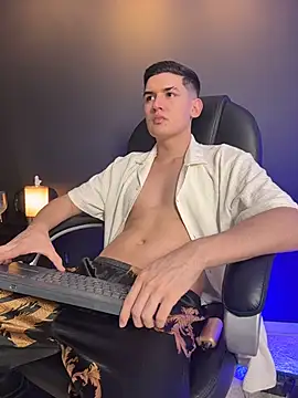 Snapshot of Valentino_ceratti chatting on December 18, 2025, 11:19 pm Valentino ceratti online show from December 18, 2025, 11:19 pm