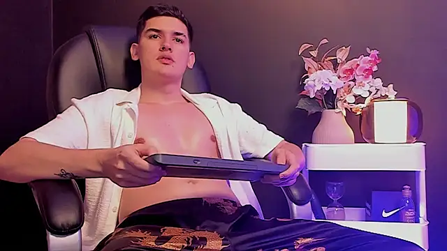 Snapshot of Valentino_ceratti chatting on February 7, 2026, 4:31 am Valentino ceratti online show from February 7, 2026, 4:31 am