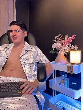 Snapshot of Valentino_ceratti chatting on February 14, 2026, 3:07 am Valentino ceratti online show from February 14, 2026, 3:07 am