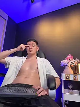 Snapshot of Valentino_ceratti chatting on February 18, 2026, 2:31 am Valentino ceratti online show from February 18, 2026, 2:31 am