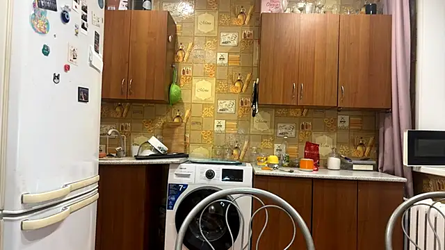 DiedraGlackin online show from December 18, 2025, 5:17 pm