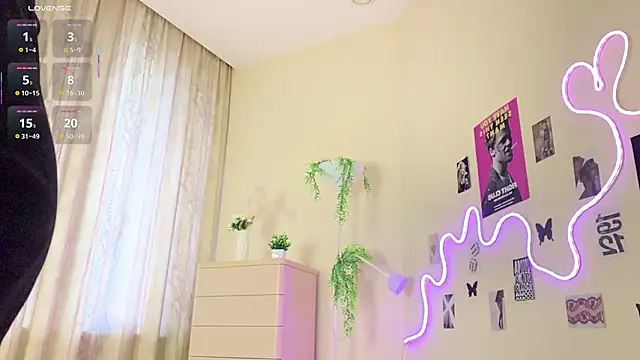 Snapshot of DreamyPalace chatting on February 17, 2026, 1:19 pm DreamyPalace online show from February 17, 2026, 1:19 pm