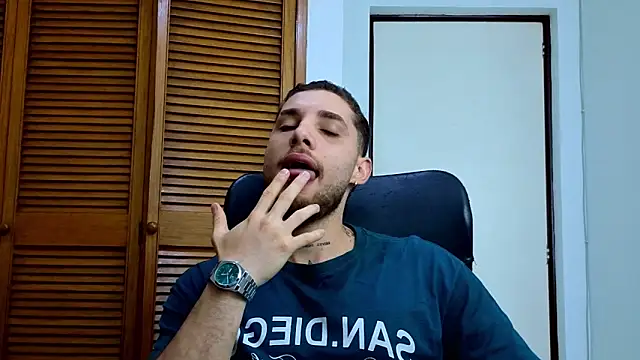 Snapshot of King_meruem chatting on February 7, 2026, 11:51 am King meruem online show from February 7, 2026, 11:51 am