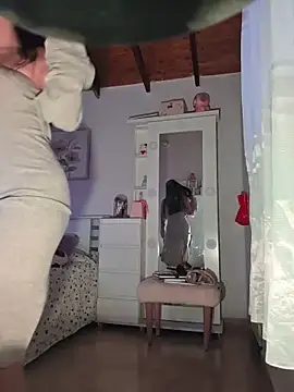 Snapshot of Esmeralda_Rossi chatting on February 6, 2026, 10:50 pm Esmeralda Rossi online show from February 6, 2026, 10:50 pm