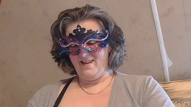 Snapshot of MommaBear5676 chatting on February 24, 2026, 11:27 pm MommaBear5676 online show from February 24, 2026, 11:27 pm