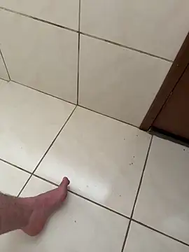 Snapshot of EngenheiroNovinho chatting on February 4, 2026, 4:57 pm EngenheiroNovinho online show from February 4, 2026, 4:57 pm