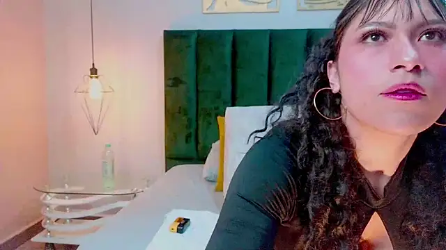 XenaRevelo online show from February 6, 2026, 1:01 am