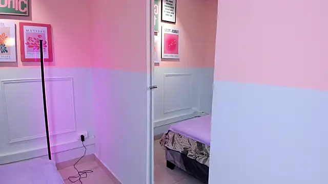 Lia Roise online show from January 7, 2026, 11:48 am