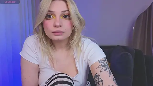 Aska Asami online show from January 7, 2026, 10:04 pm