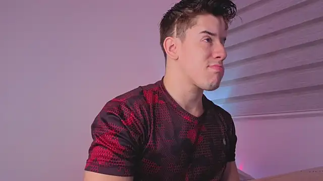 Snapshot of maxxcooper1 chatting on December 17, 2025, 3:33 am maxxcooper1 online show from December 17, 2025, 3:33 am