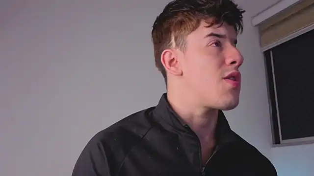 Snapshot of maxxcooper1 chatting on December 18, 2025, 7:35 am maxxcooper1 online show from December 18, 2025, 7:35 am