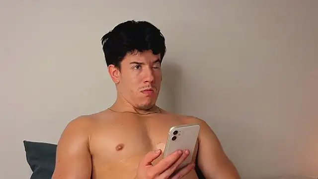 maxxcooper1 online show from January 17, 2026, 11:14 am