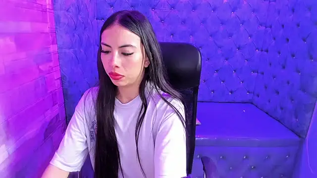 Alana Hotterr online show from February 18, 2026, 3:37 am